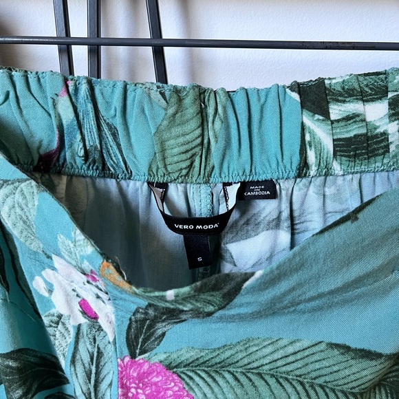 Vero Moda Crop Pants - Picture 2 of 2